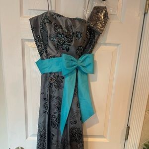 Beautiful charcoal prom dress comes with matching tie for date